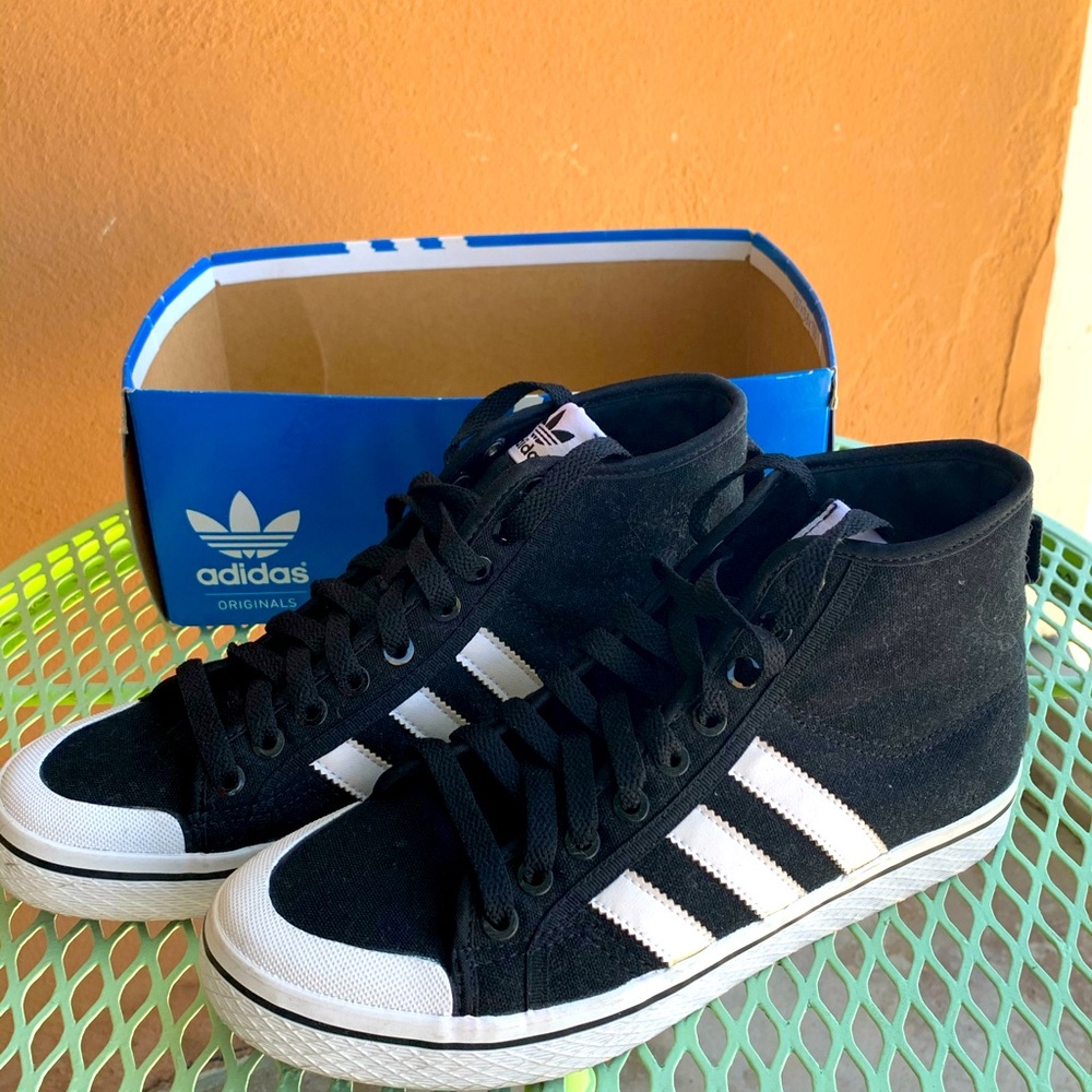 Adidas women’s honey black white stripe